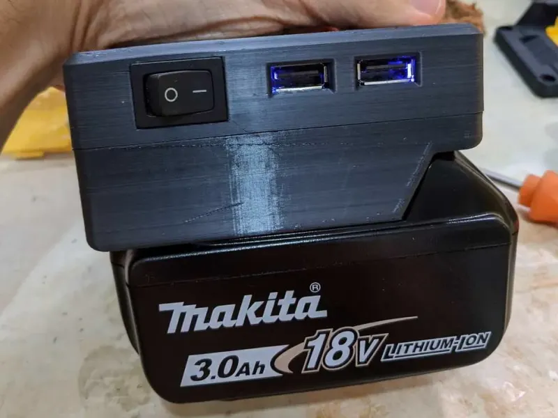 Makita-Powerbank und Netzteiladapter