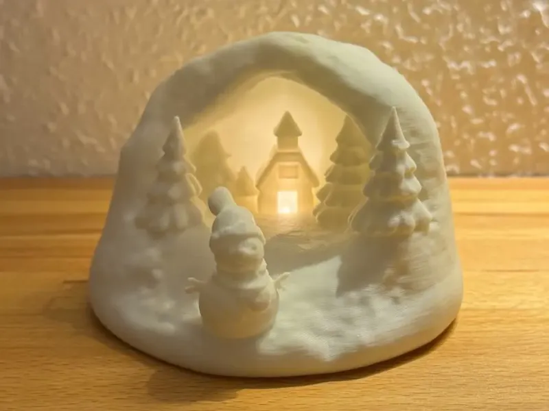 Schneemannhöhle beleuchtet