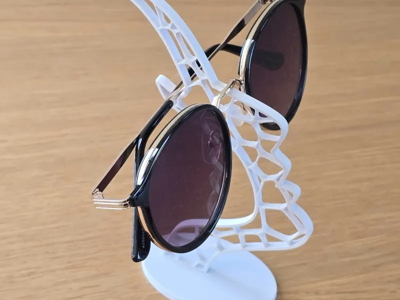 Soporte moderno para gafas estilo Voronoi