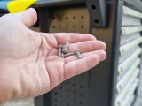 PAPIERHANDTUCHAUFHÄNGER MIT SCHNELLVERSCHLUSS (KEINE MONTAGE)-1