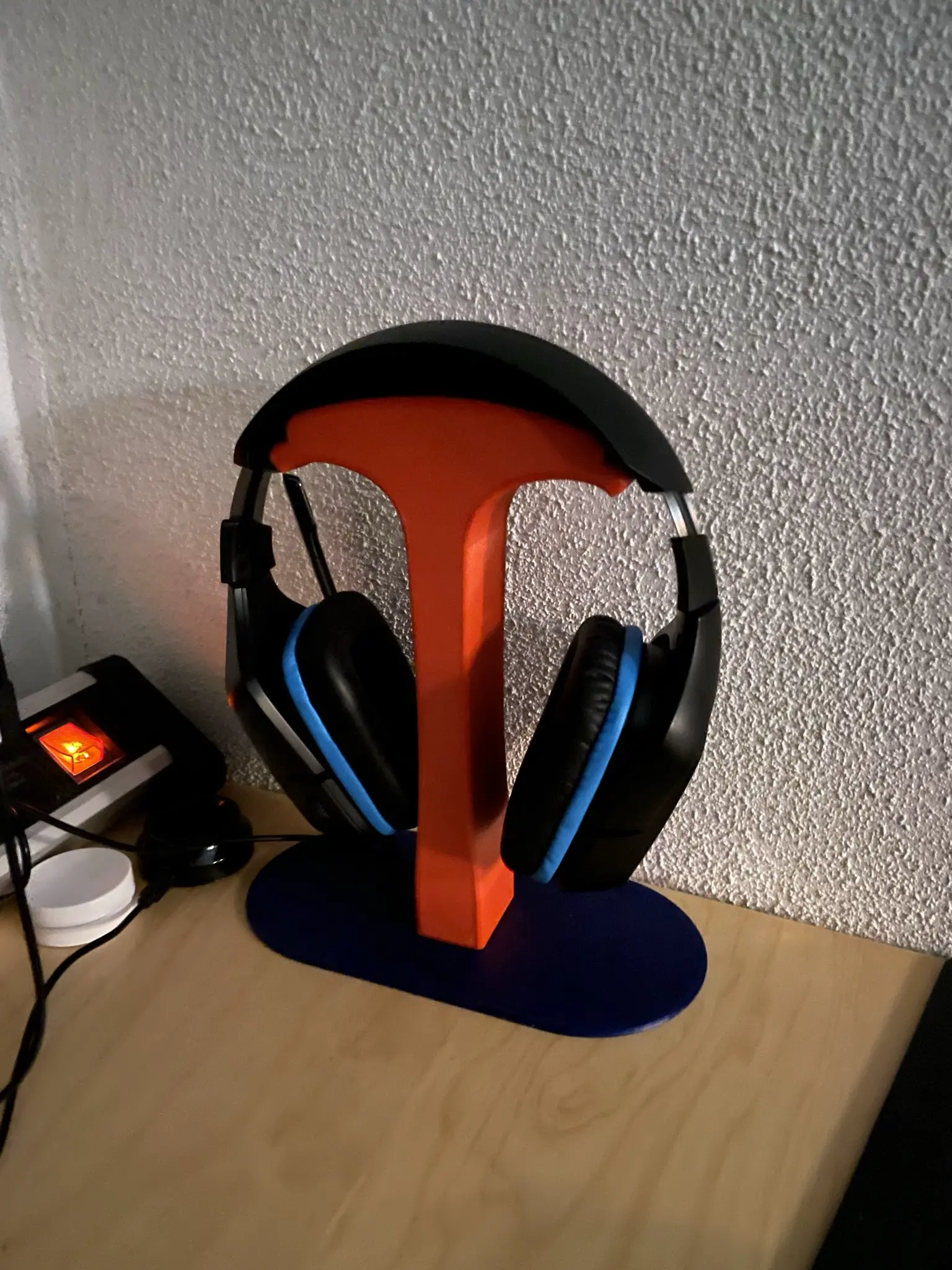 Headphone stand