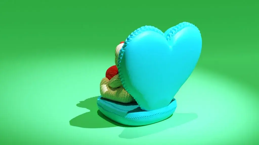 دمية صغيرة من الكروشيه على وسادة على شكل قلب مرسومة 3 م ف