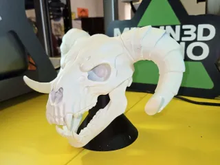 Fallout Deathclaw SKULL with Secret Stash area in stand
