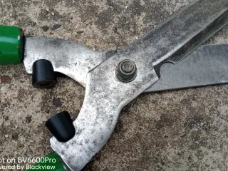 Hedge trimmer plug