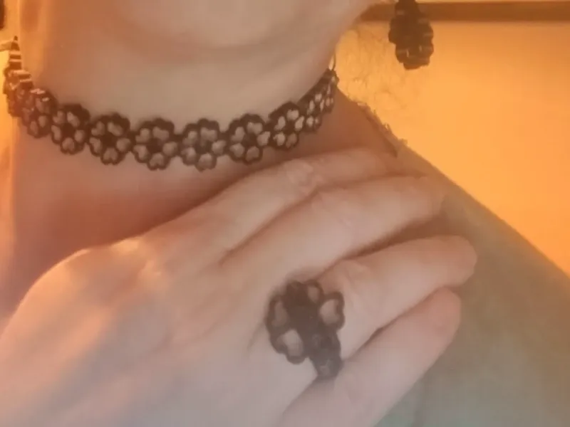 FLOWER NECKLACE, EARRINGS, RING AND BRACELET SET.