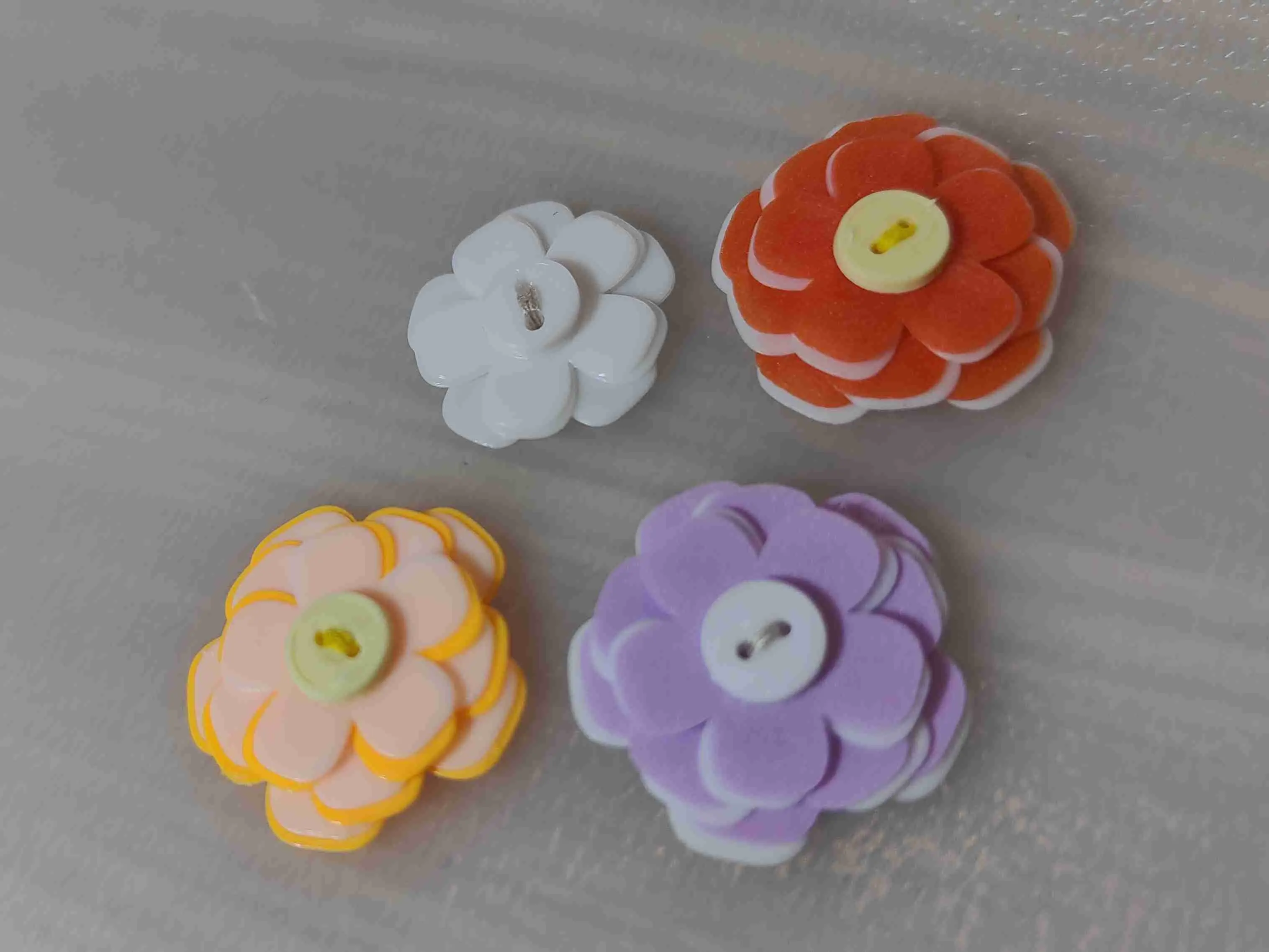 Flower button with 2-layer pedals