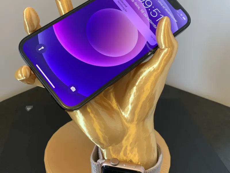 La Mano Phone Stand
