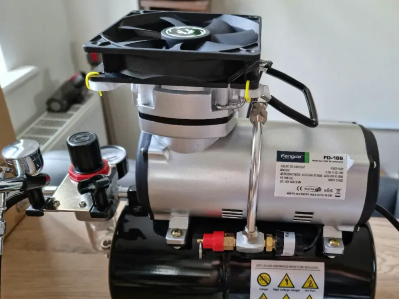 エアブラシコンプレッサー用120mmファンブラケット