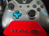 Halo Xbox One controller stand-0