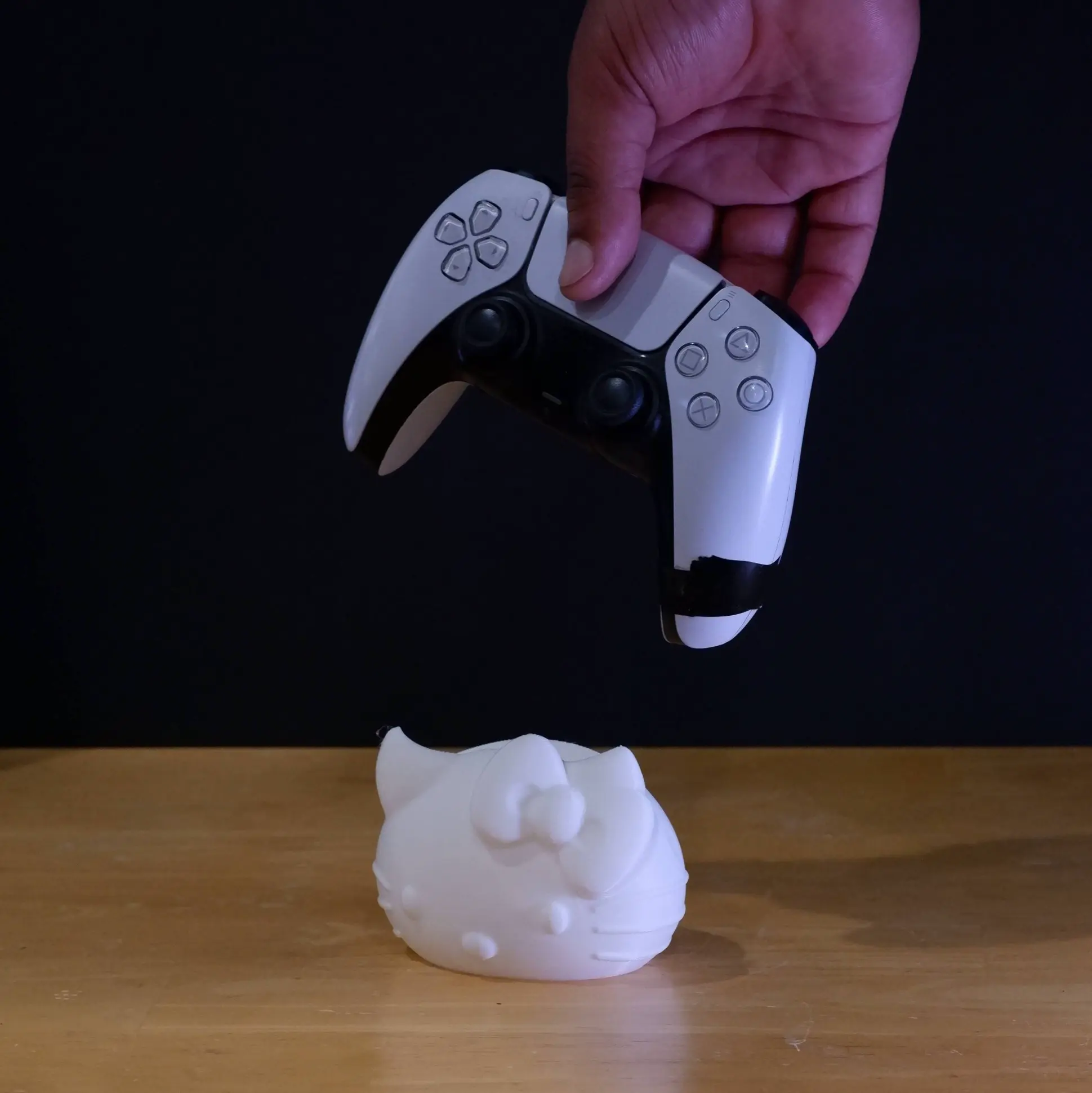 Hello kitty controller holder ( ps4/ps5/switch/xbox)