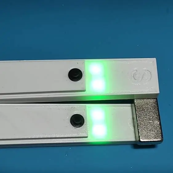 Magnetic pole indicator