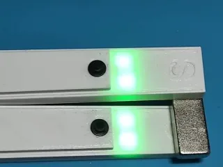 Magnetic pole indicator