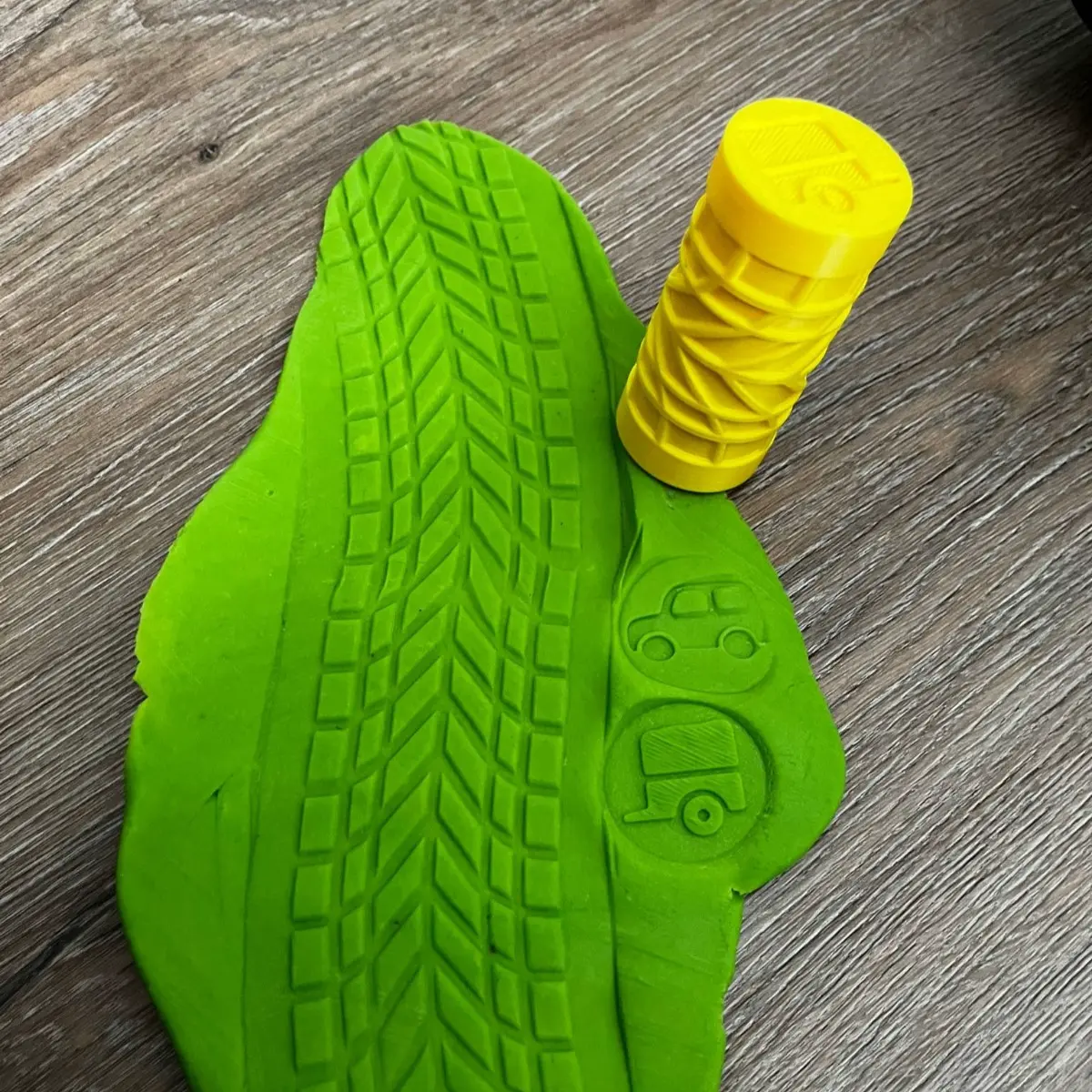 ROULEAU À PNEUS AVEC TAMPONS VERSION 1