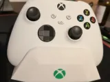 Minimalist support for Xbox Series X/S and One controllers.-4