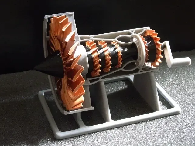 Motor a Jato GE (peças modificadas)