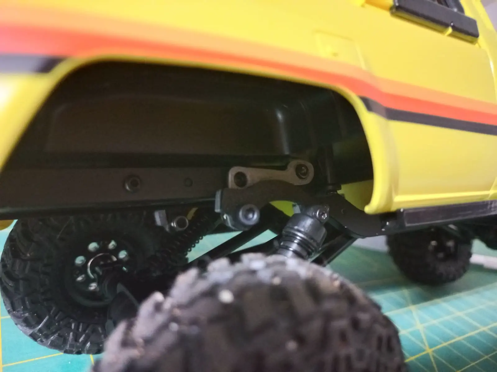 FMS Hilux 1/18 lift kit + super flex