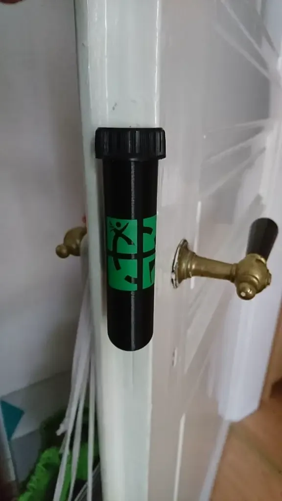 Geocaching PETling/Preform w magnet slot - by CacheWerk.de