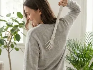 skeleton scratcher hand
