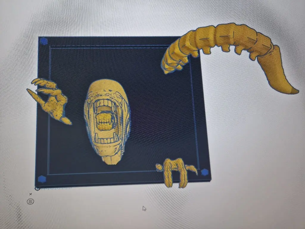 Xenomorph Ceiling Horror: 3D Alien Model Sci Fi Decor