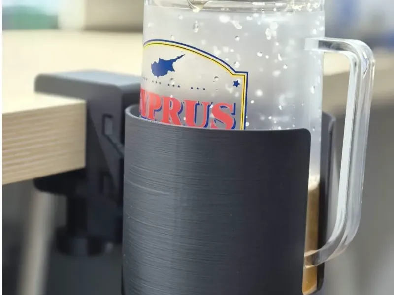 Support pour gobelets et bouteilles
