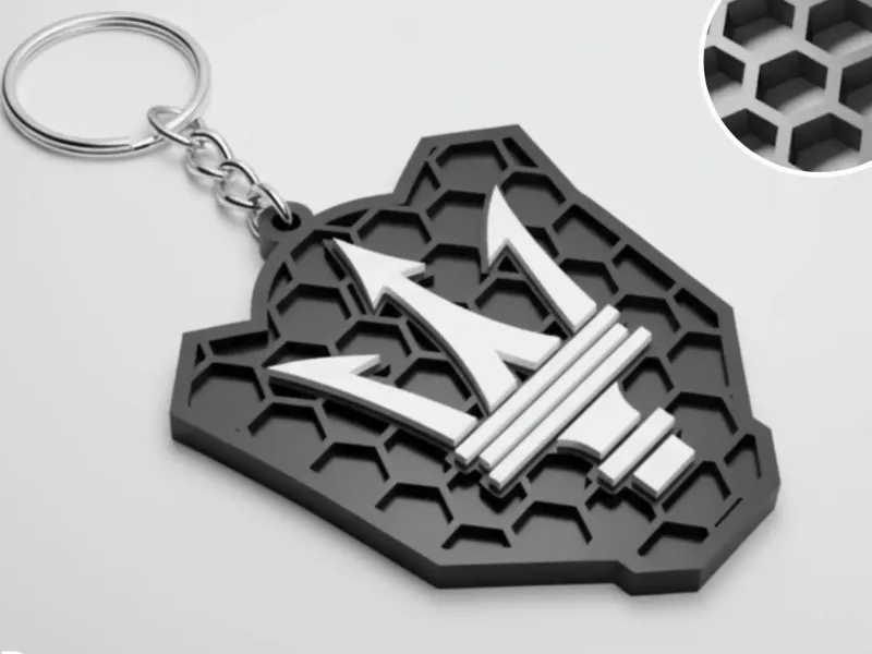 Llavero de panal con logo de Maserati