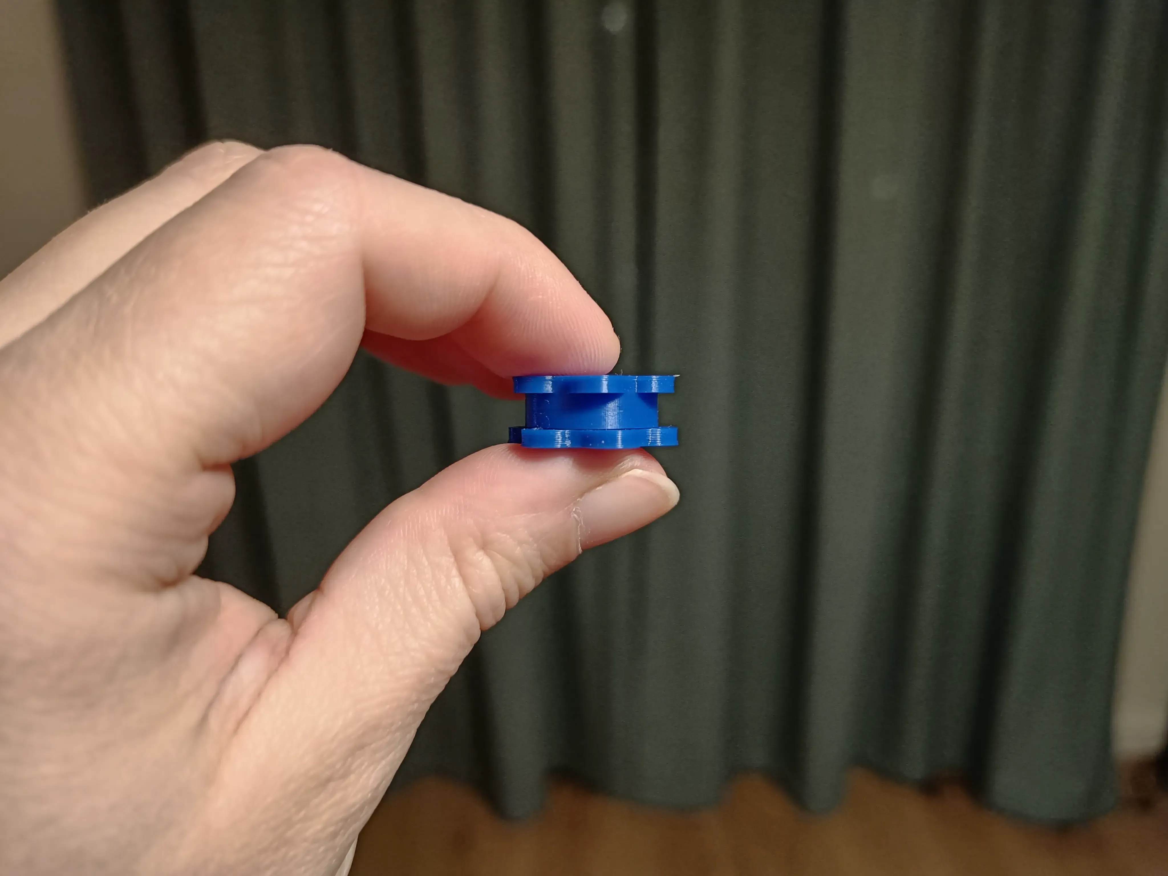 Small screw pill box
