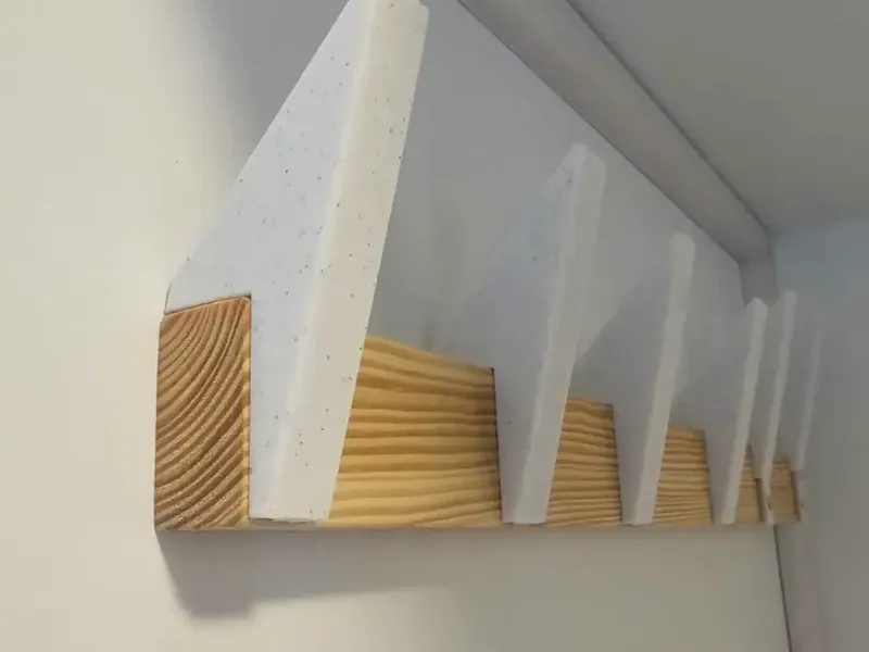 خطاف معطف