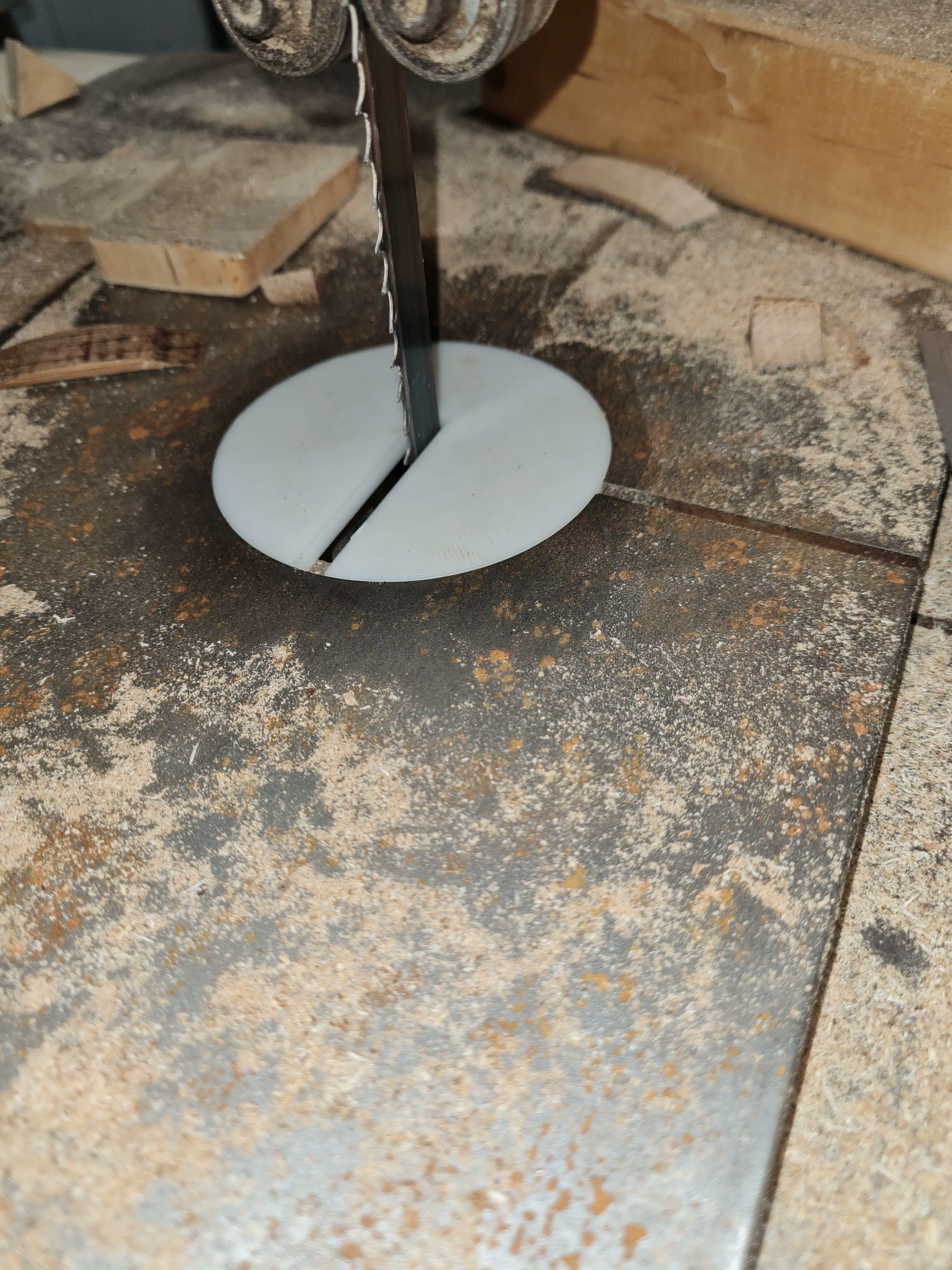 Bandsaw puck/guide