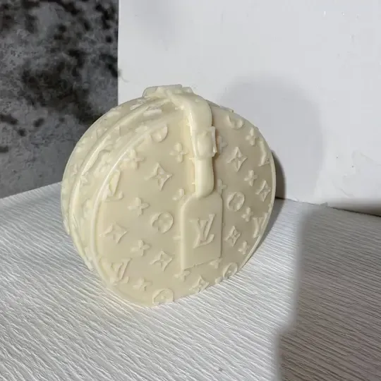 ROUND LV HANDBAG CANDLE