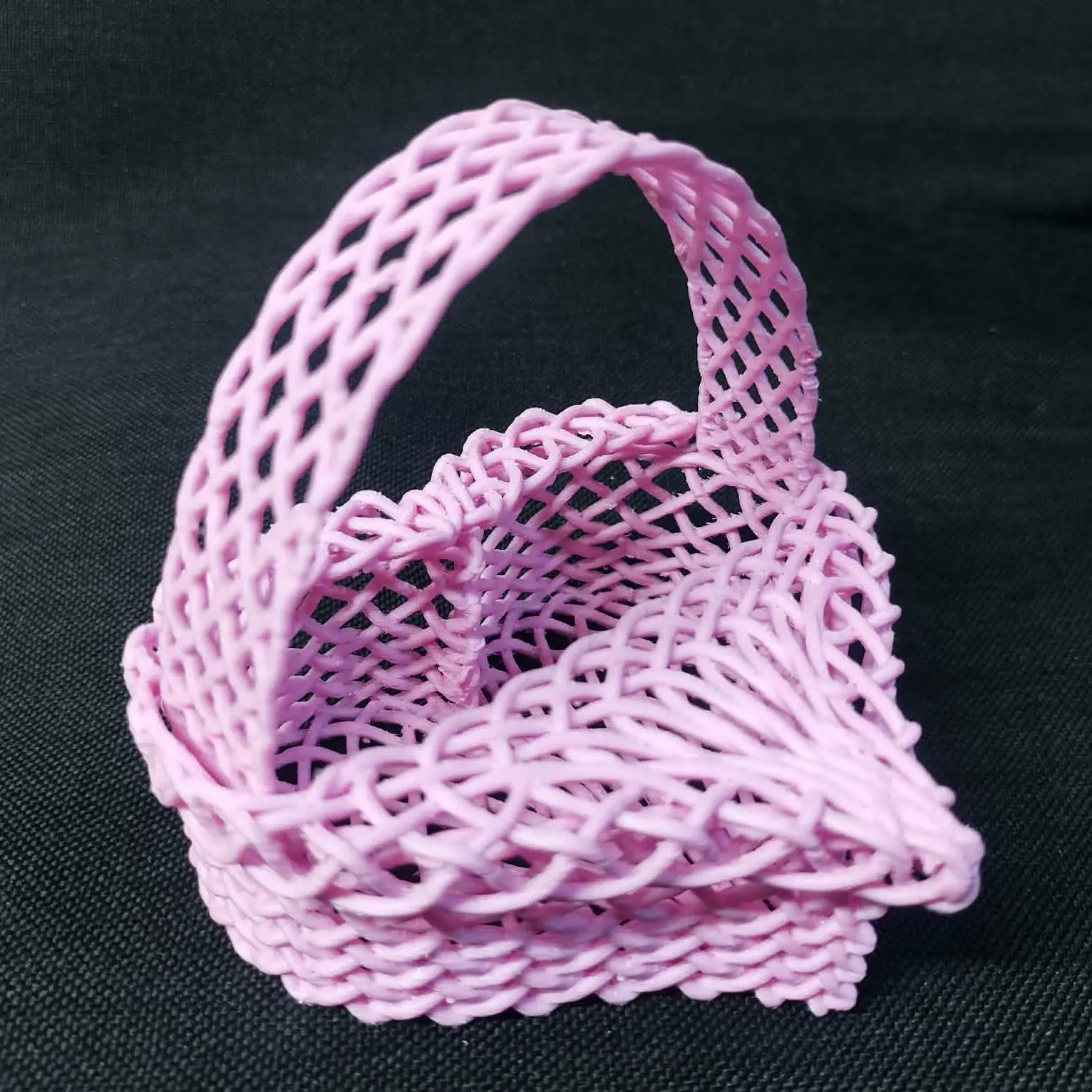 Valentine Heart Woven Basket with Large Handle and Lid