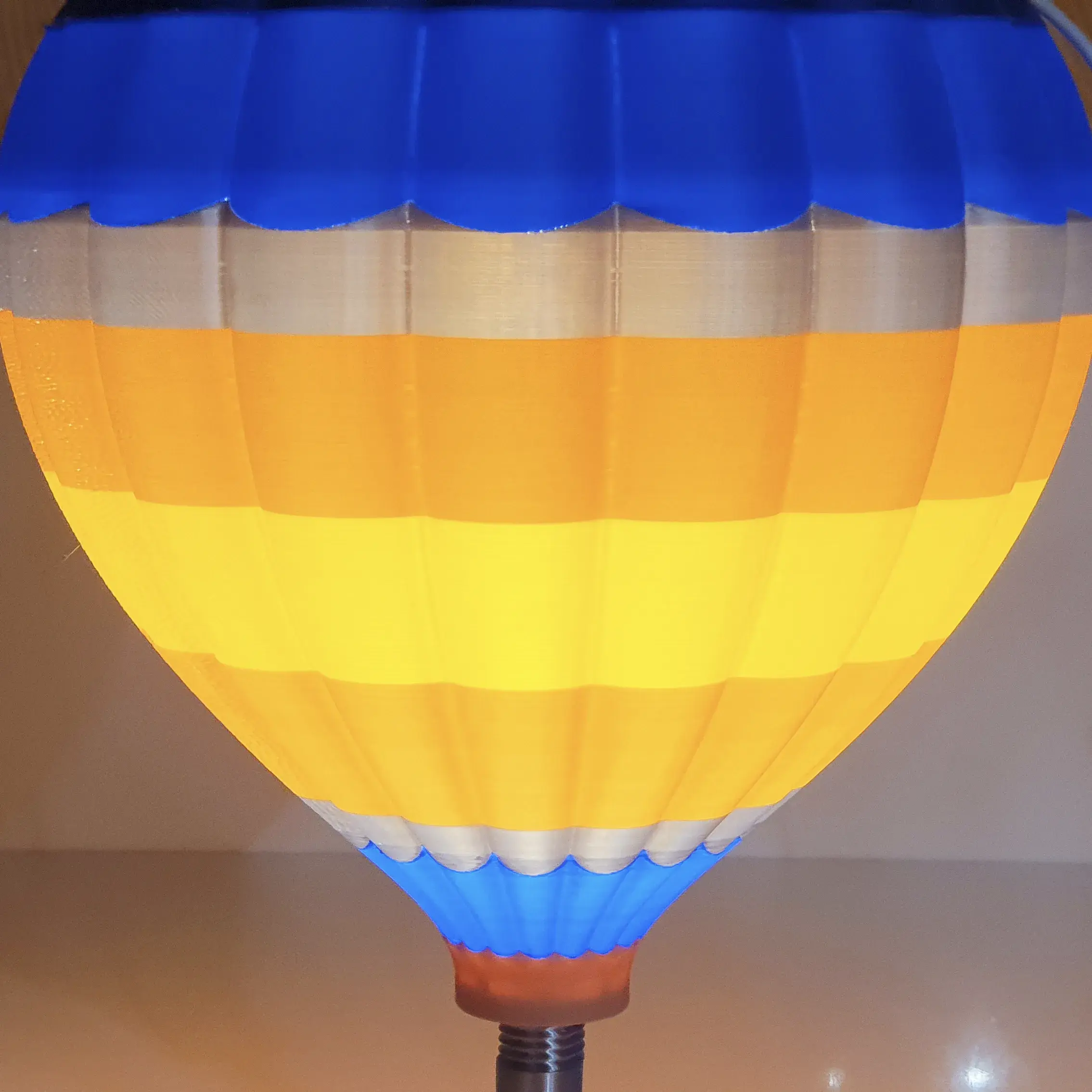 Night light in the form of a balloon
