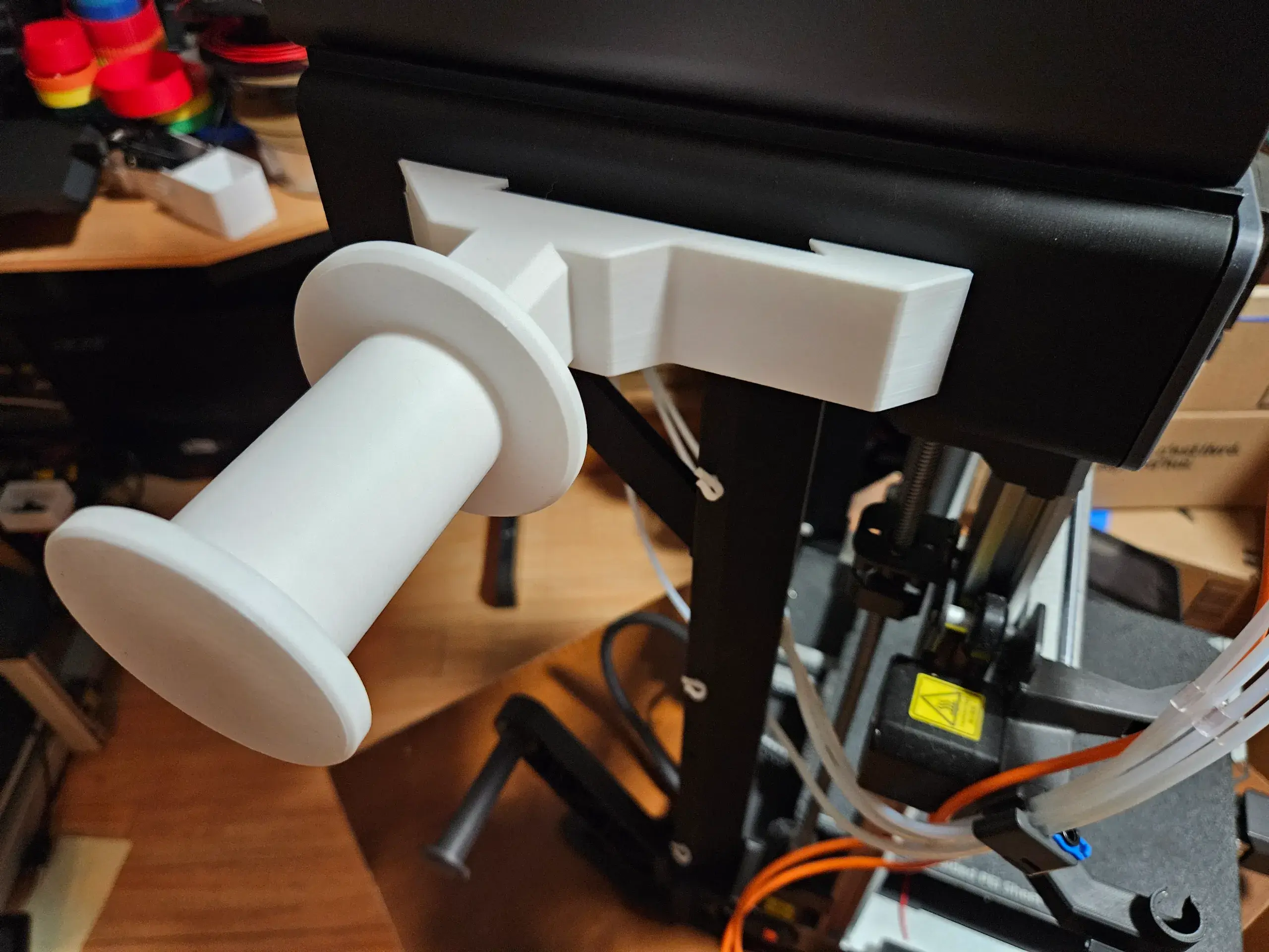 Interchangeable external spool holder for CFS Hi overhead (M