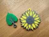 Sunflower with leaf keychain-2