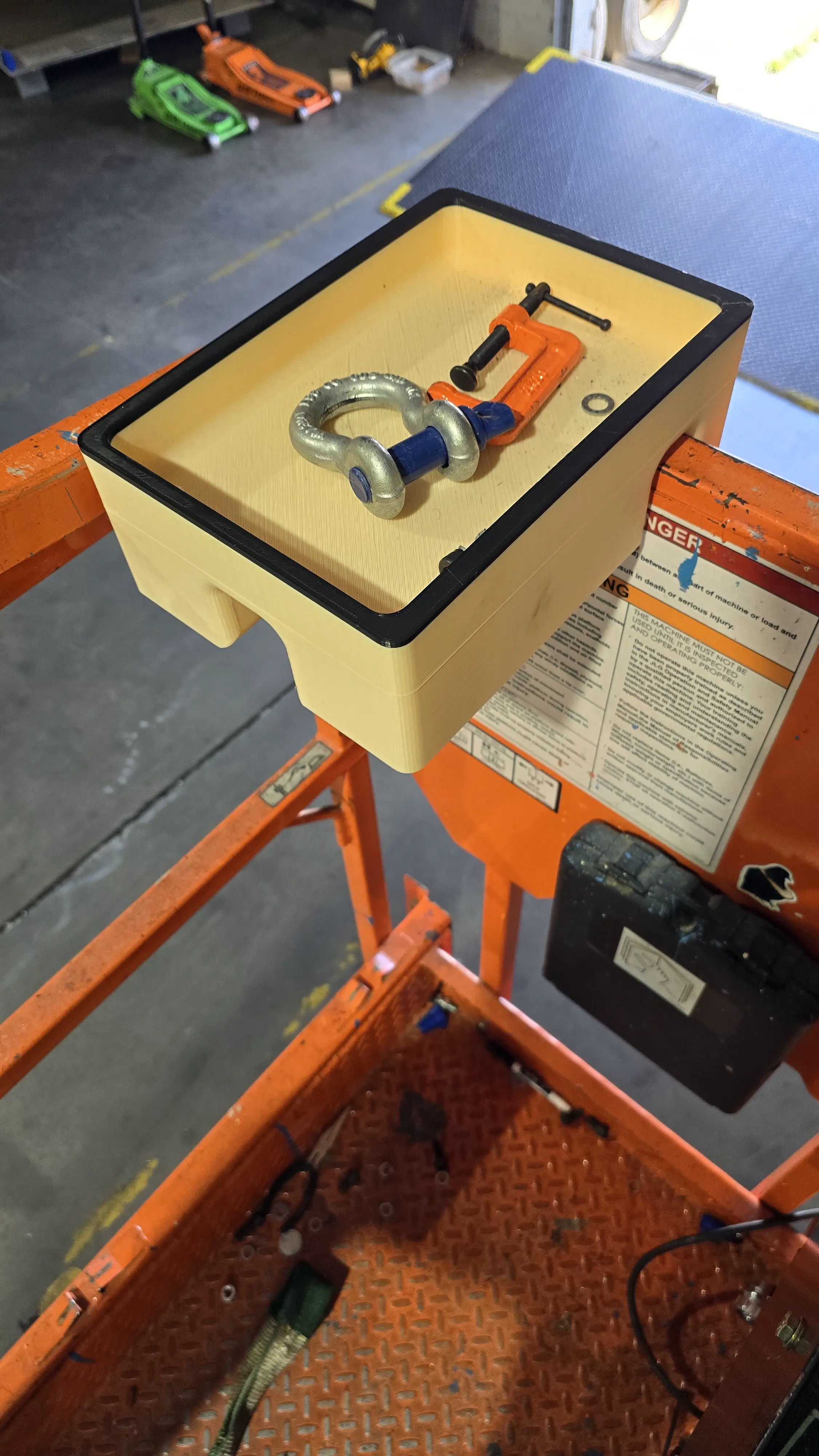 Scissor Lift Work Tray v1