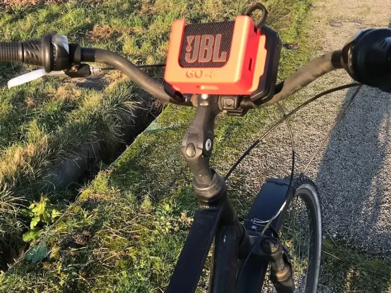 JBL GO4 bicycle
