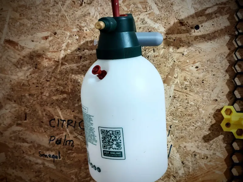 Garden Pressure Sprayer Wall-Mounted Holder