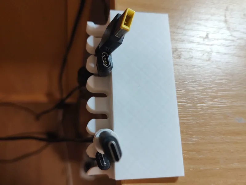 ケーブルホルダー