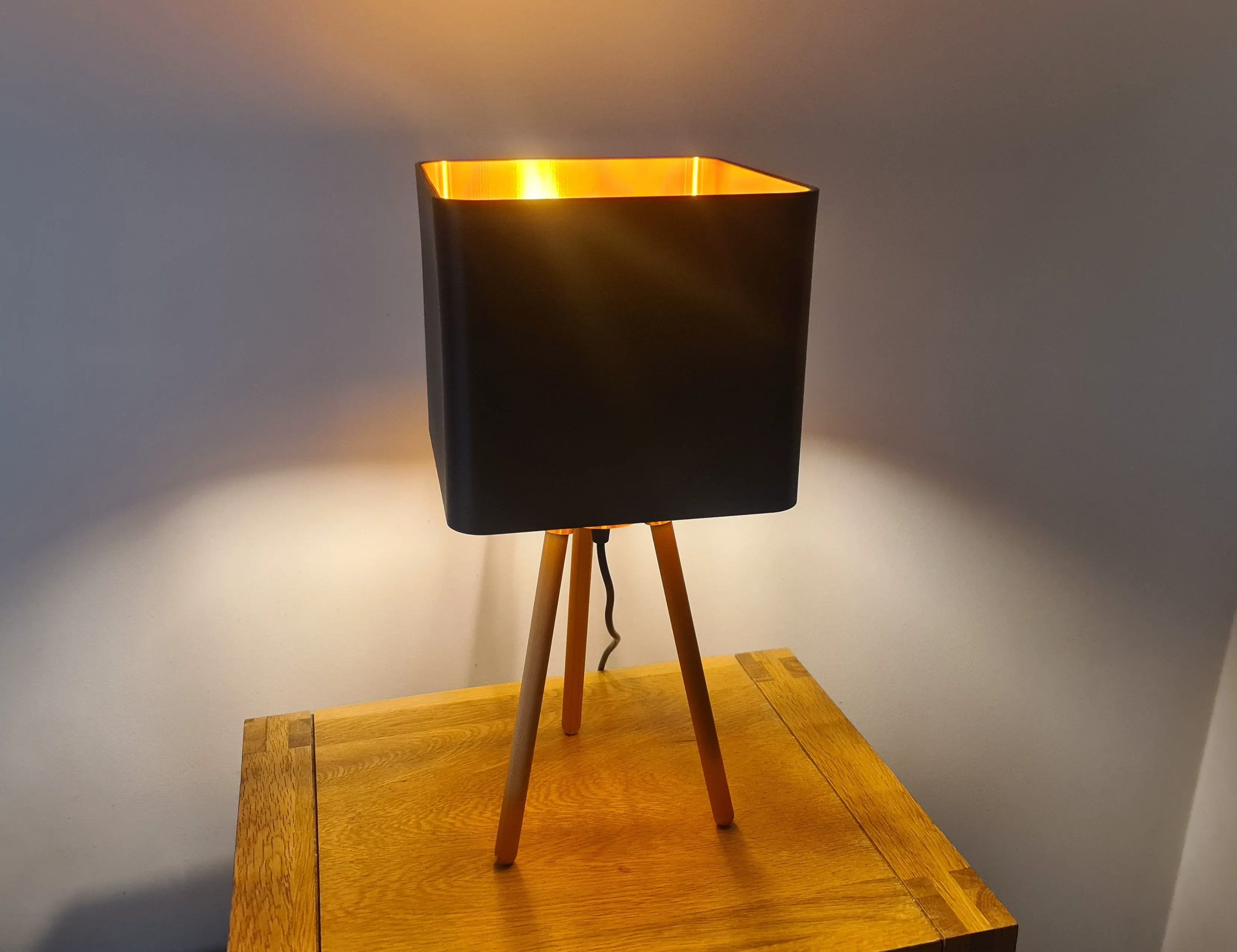 Modern Stylish Tripod Cube Lamp with removeable shade liner