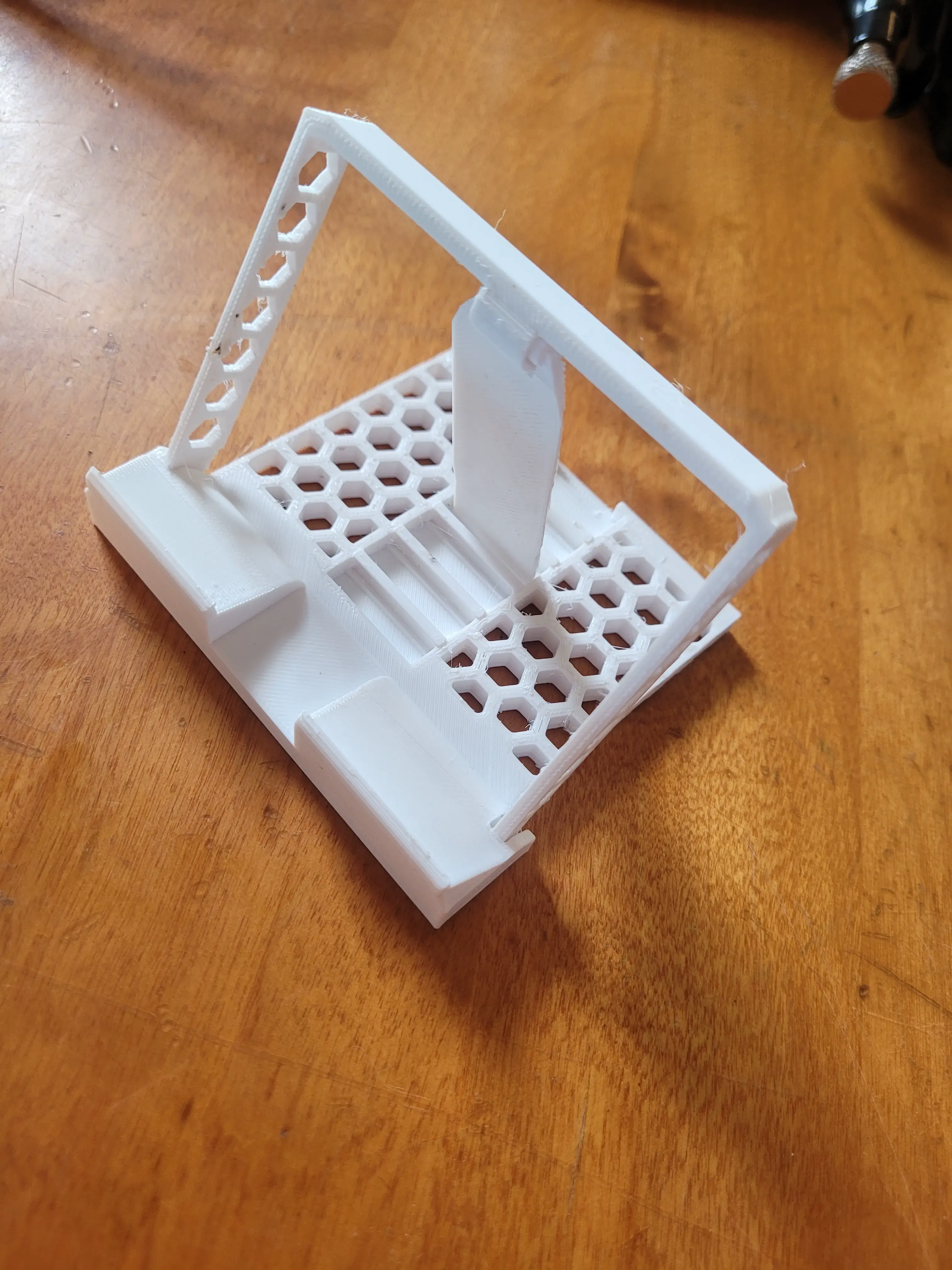 print in place phone stand 