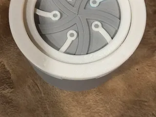 Mechanical iris container