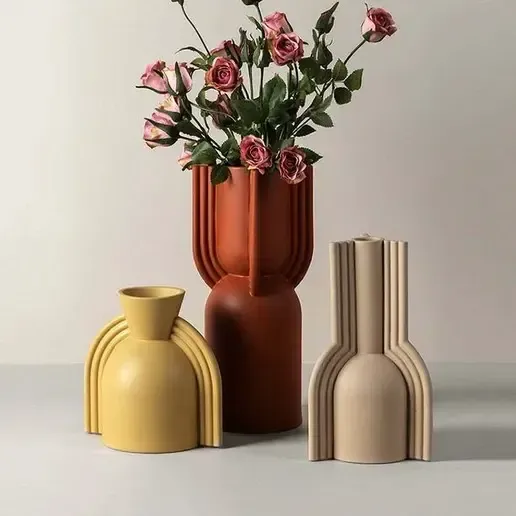 NORDIC EAR VASE



