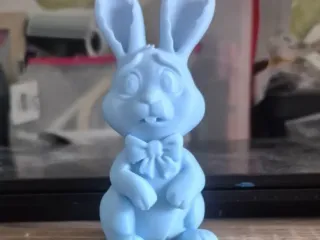 Lapin croqué apeuré cute