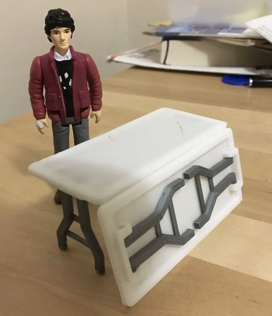 Folding Table (1/18 scale)