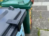 Black bin lid latch-2