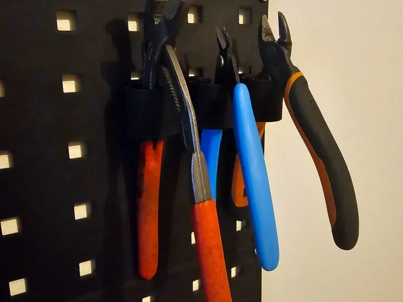 Werkzeugtafelhalter für Zangen