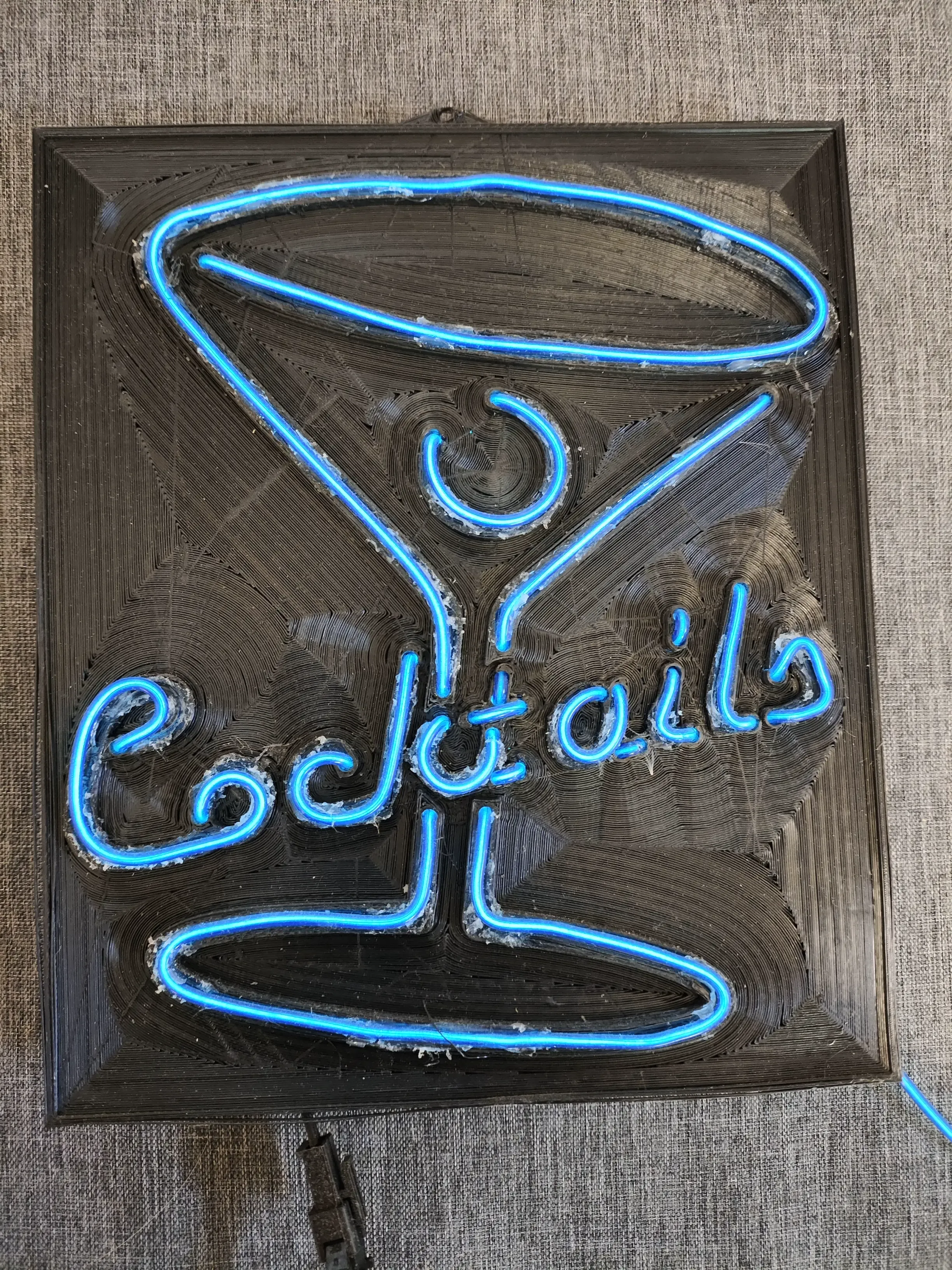 Neon-Like Retro Illumination: Cocktails Sign with EL Wire