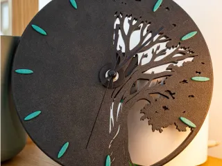 Baum-Wanduhr