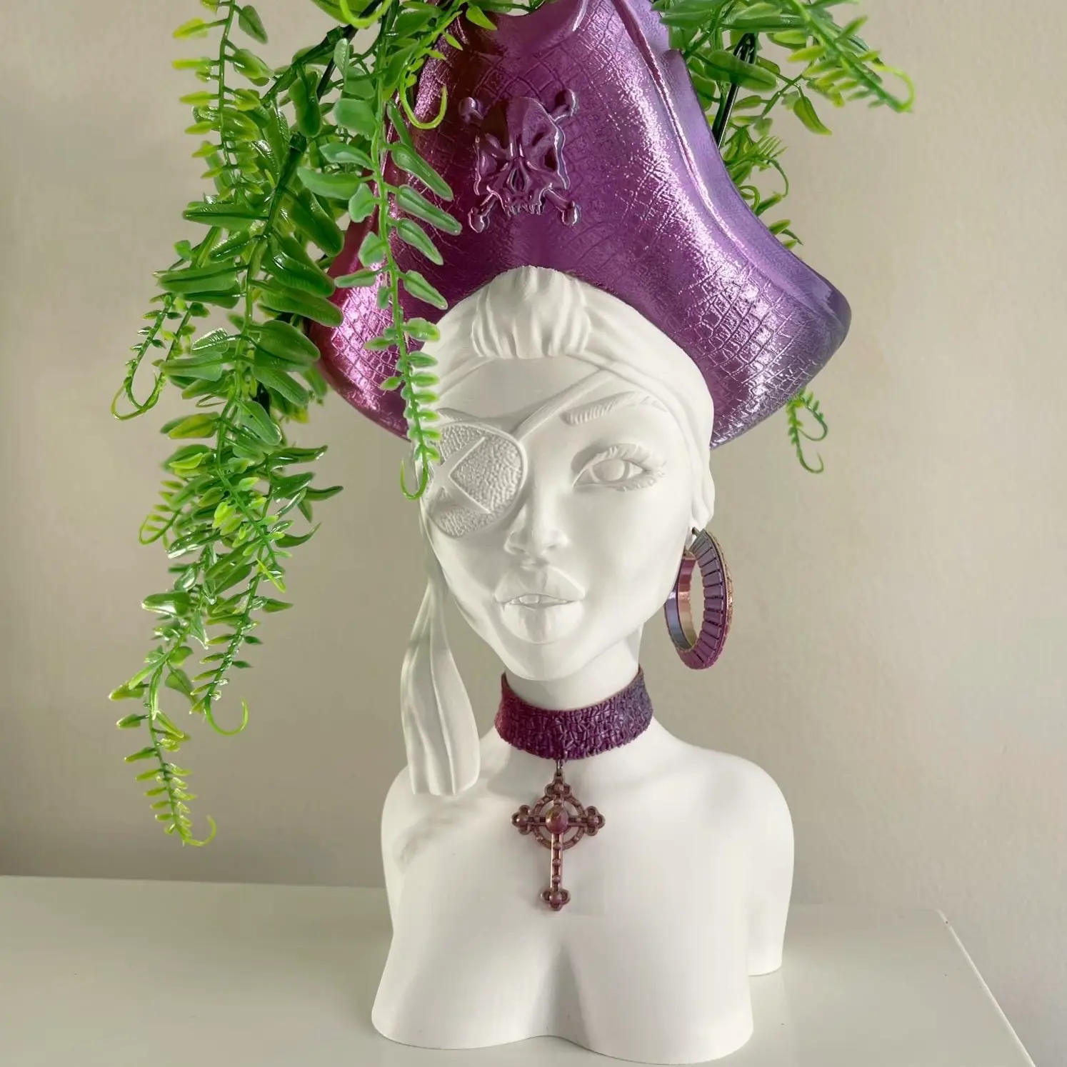 PIRATE QUEEN PLANTER / BUST POT