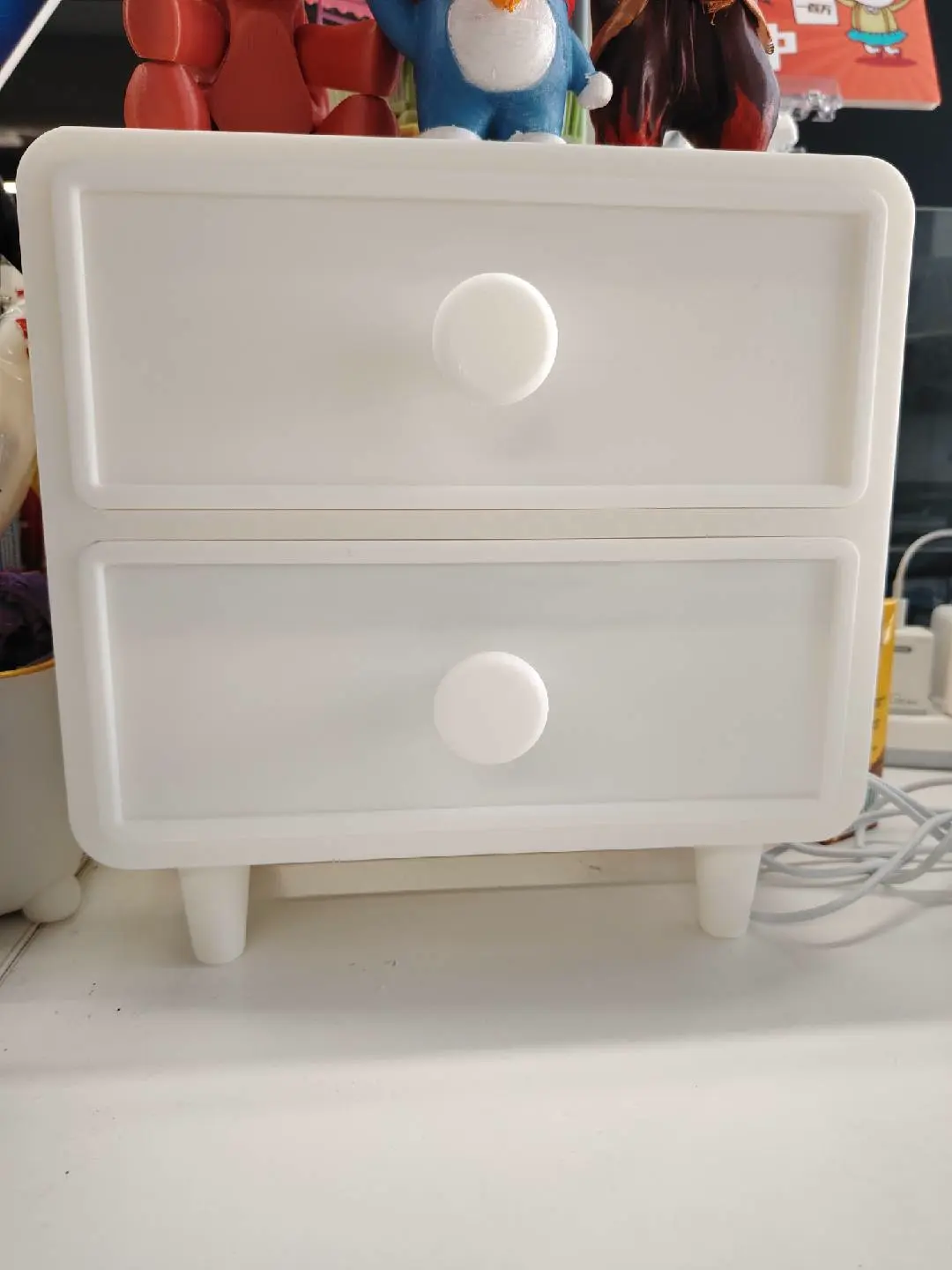Multi-layer storage cabinet