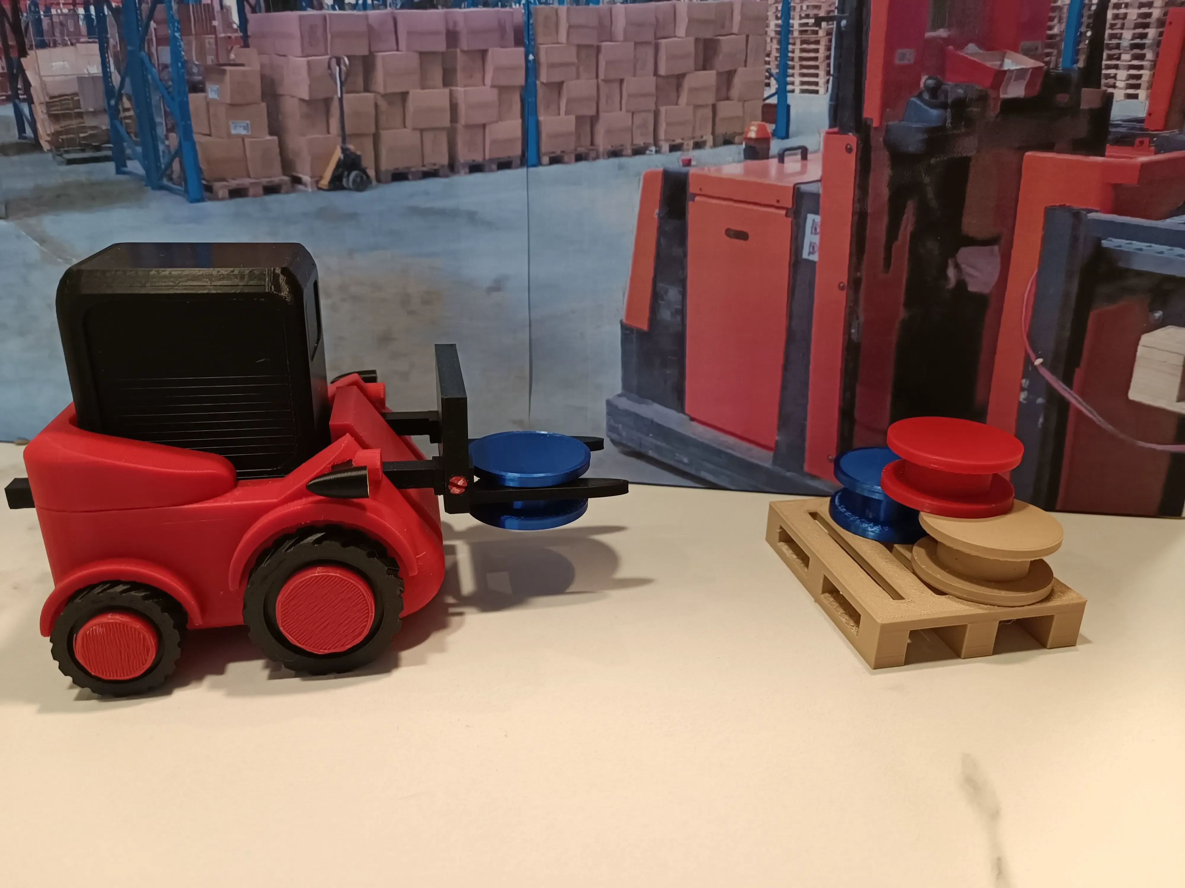 FORKLIFT WITH MOVING FORK (BOARD GAME)